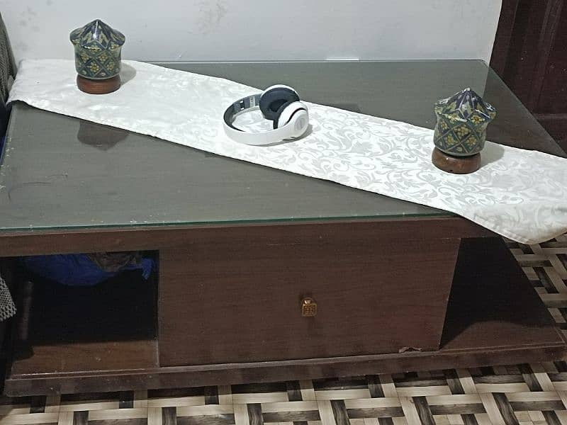 urgent sale wooden centre table 0