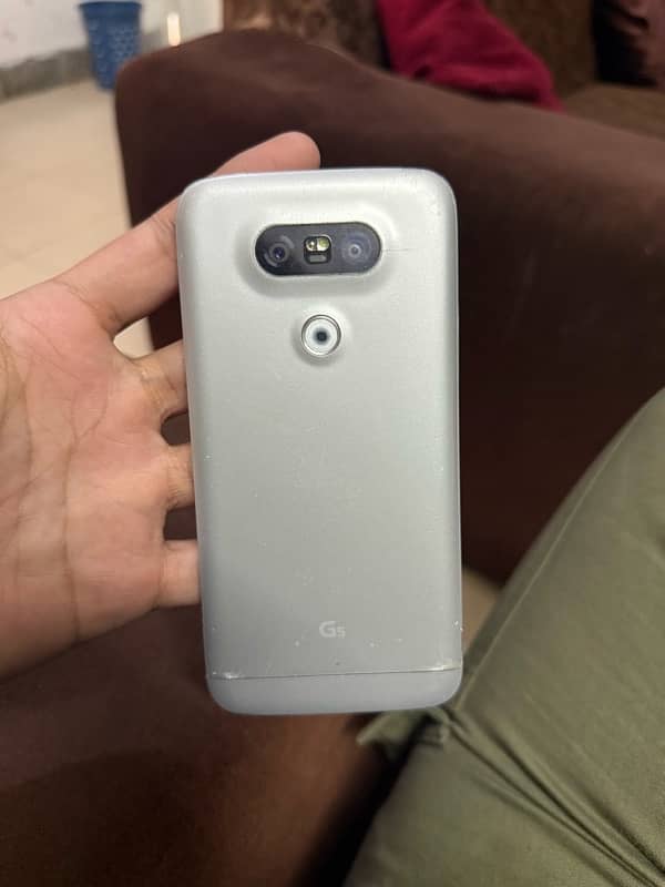 LG G5 4/32 1