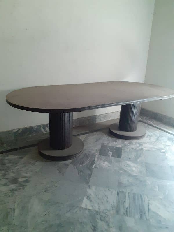 i am selling dining table its colour is brown 1