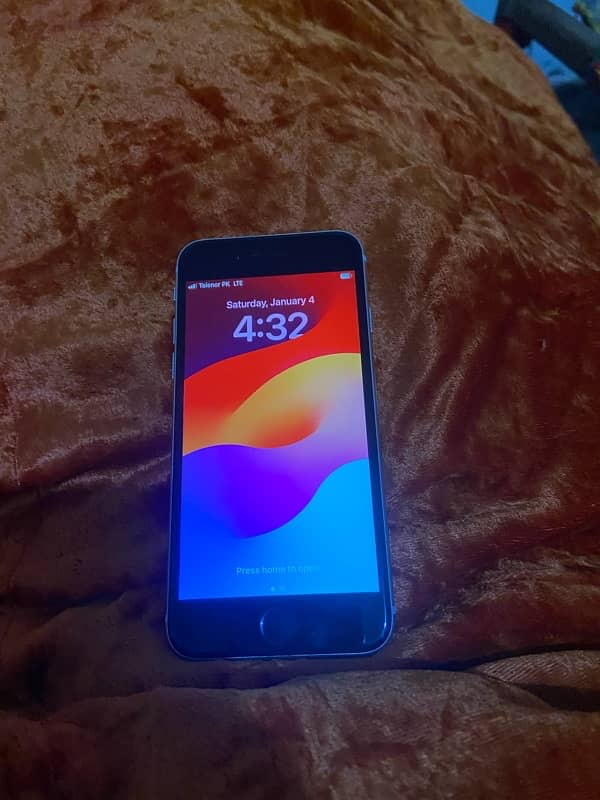 iPhone SE 2022 jv ma 64 gb 10 by 9 condition 1