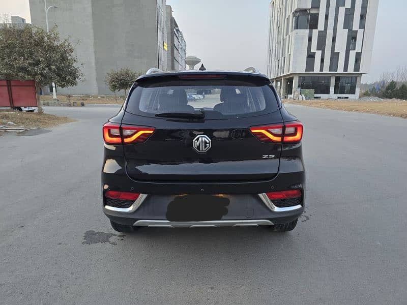 MG ZS 2021 in out class condition for sale in Islamabad 9