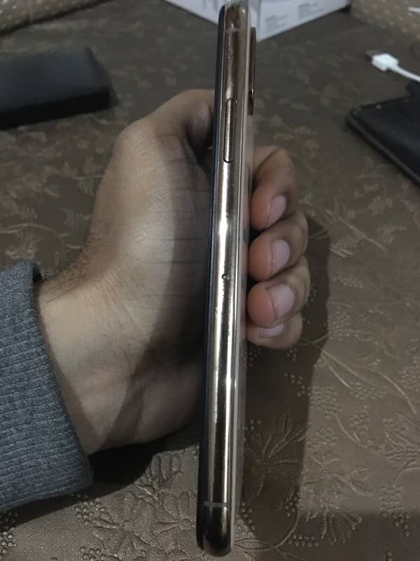 iPhone XS iCloud locked 1