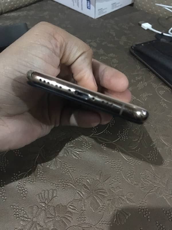 iPhone XS iCloud locked 3