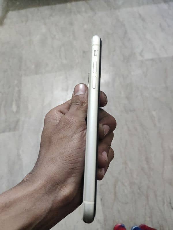 Iphone 11 white 2