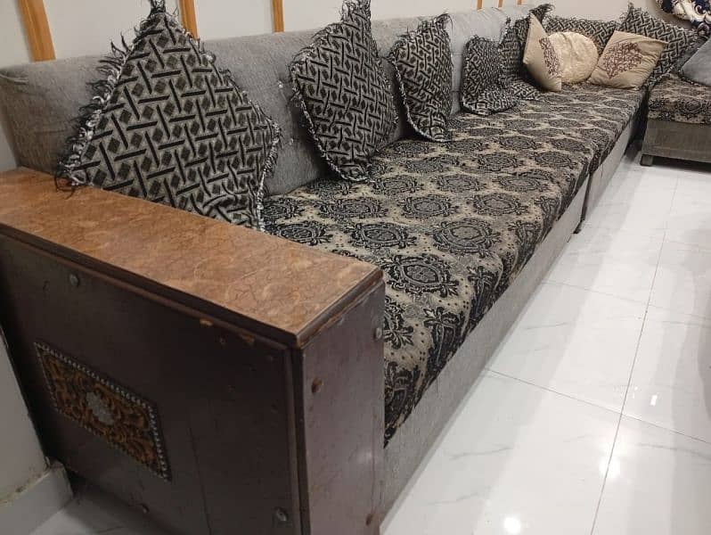 L Shaped 7 Seater With Giant Center Tabel 0