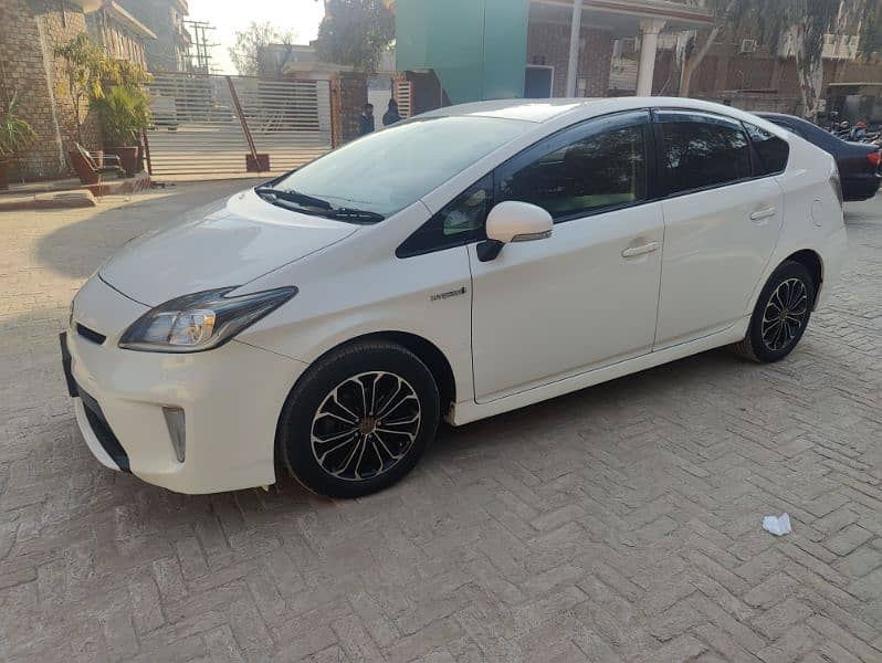 Toyota Prius 2015 4