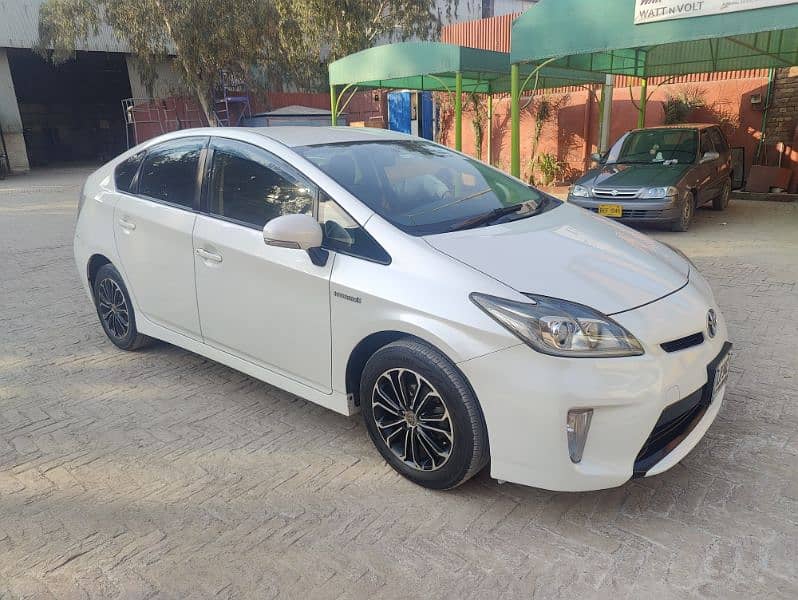 Toyota Prius 2015 5