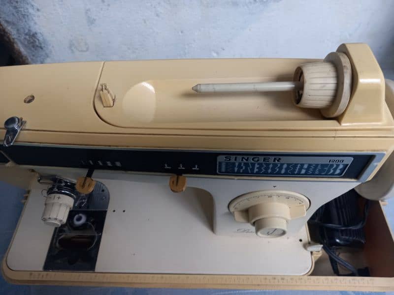 SINGER ELECTRIC SEWING MACHINE 2