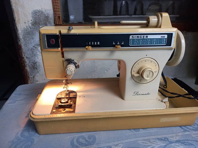 SINGER ELECTRIC SEWING MACHINE 3