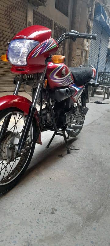 I,am selling my bike bike honda prider 2019 model 2