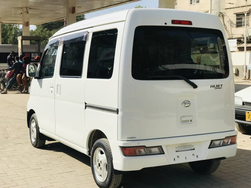 Daihatsu Hijet 2019 4