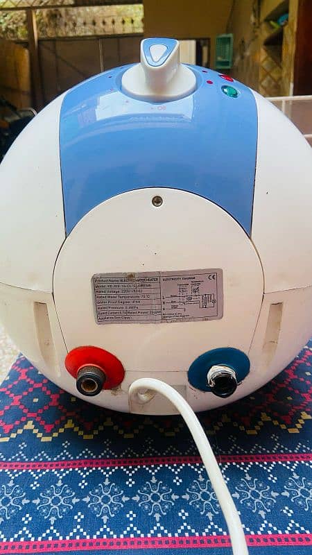 Geyser water heater by boss company 10/10 condition for sale 2