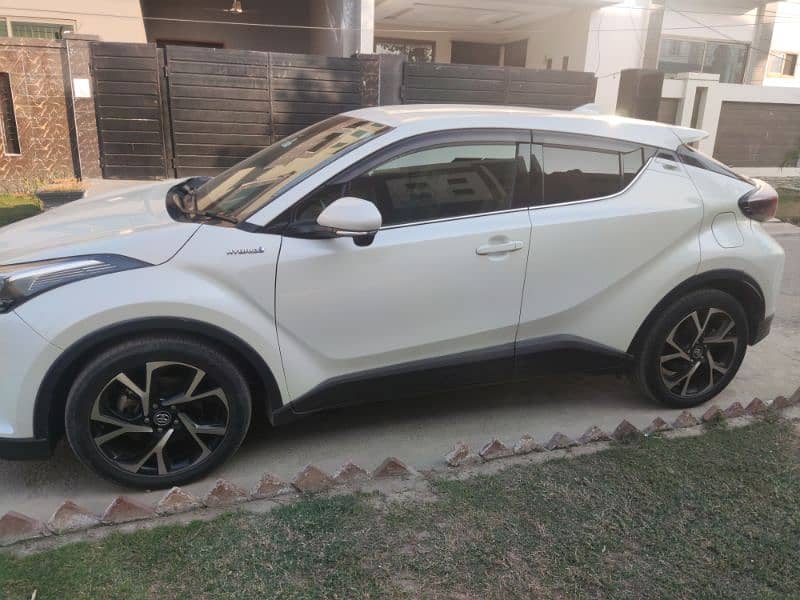 Toyota CHR 2017 G-LED 1.8 hybrid Total genuine Full options 4