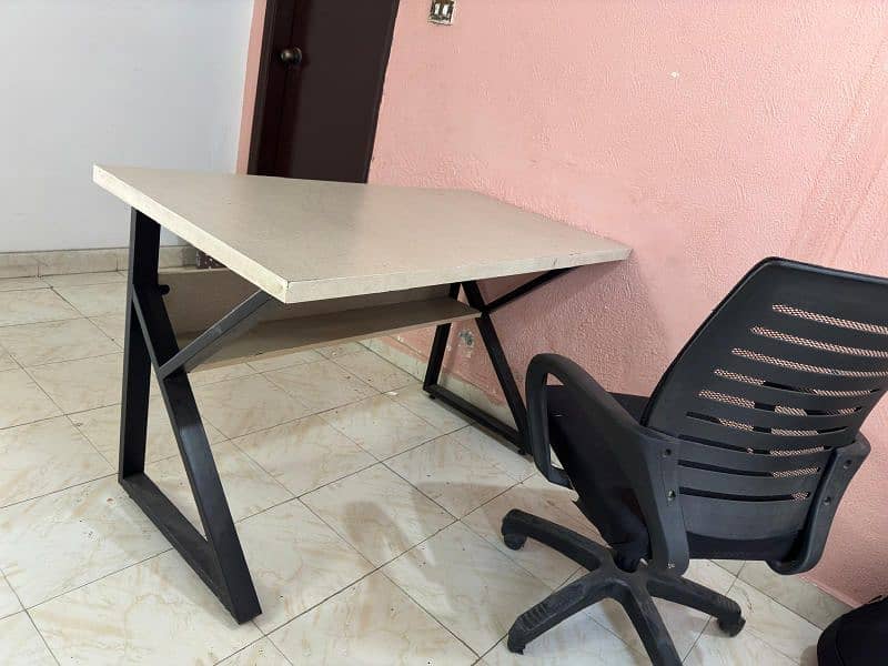 Office Table+Chairs 1