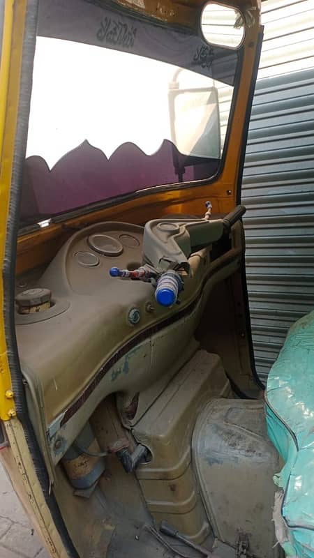 Tez Raftar CNG RICKSHAW 2