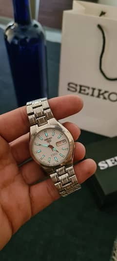 Seiko 5 Automatic gents wrist watch 21  jewels Glass back