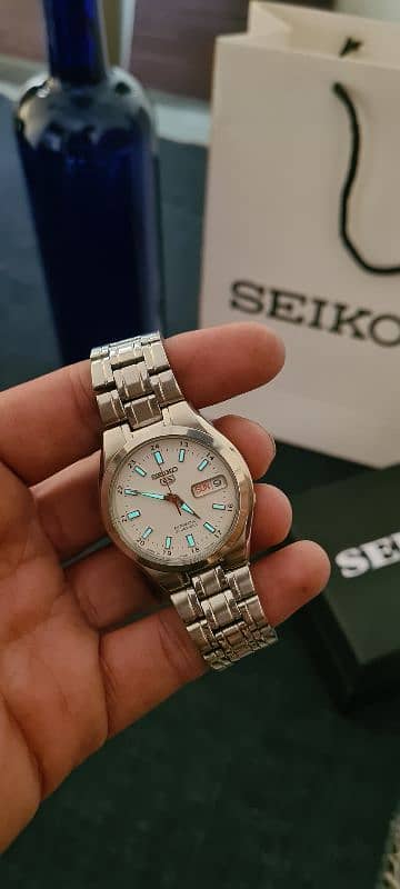 Seiko 5 Automatic gents wrist watch 21  jewels Glass back 0