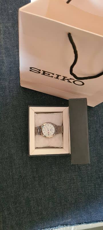 Seiko 5 Automatic gents wrist watch 21  jewels Glass back 6