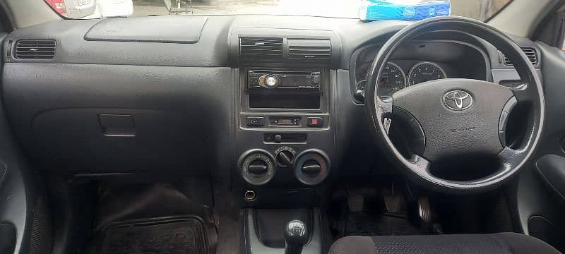 Toyota Avanza 2010 4