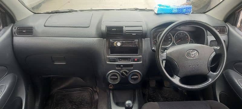 Toyota Avanza 2010 5