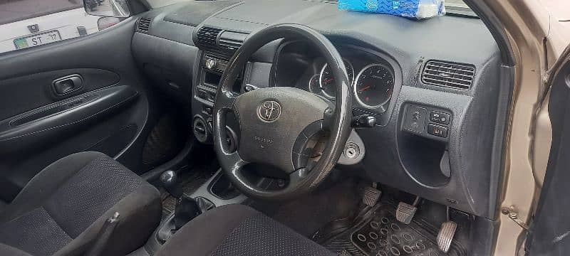 Toyota Avanza 2010 10