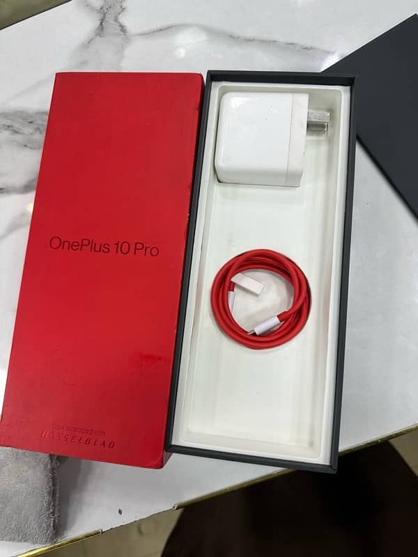 one plus 10pro janvan box and charger for sale 0