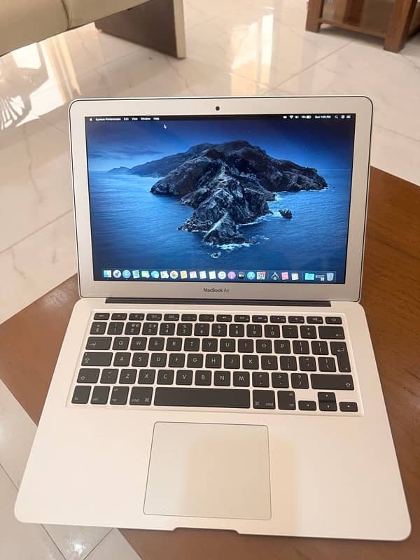 MacBook Air 2017 core i5 256gb ssd 1