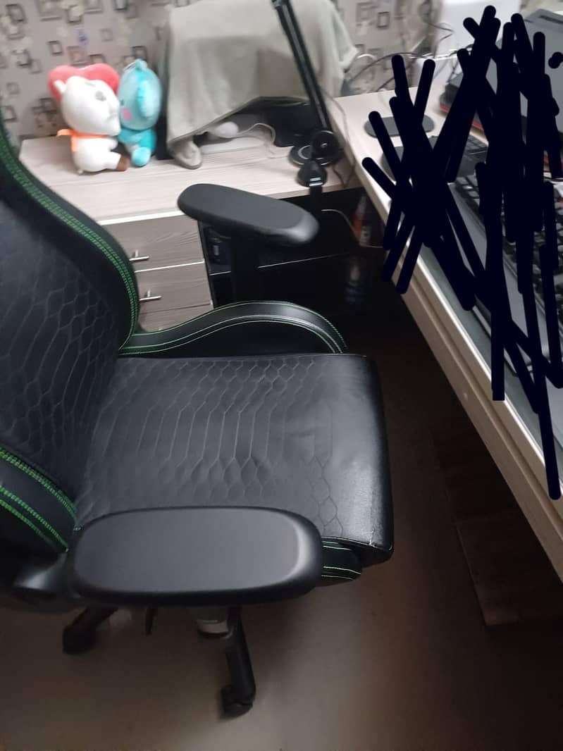 Razer iskur gaming chair 2