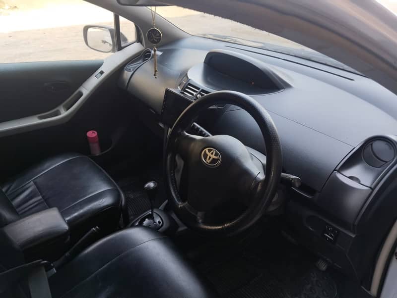 Toyota Vitz 2004 4