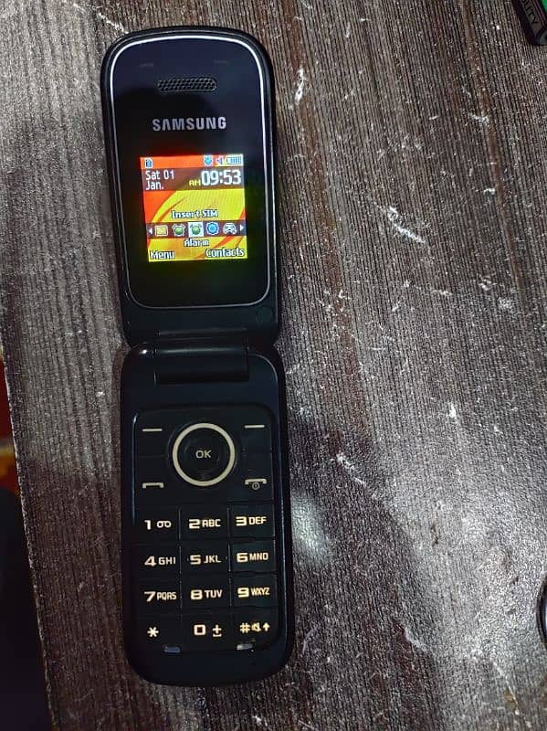 samsung old antique flap mobile non pta sim working good condition 3