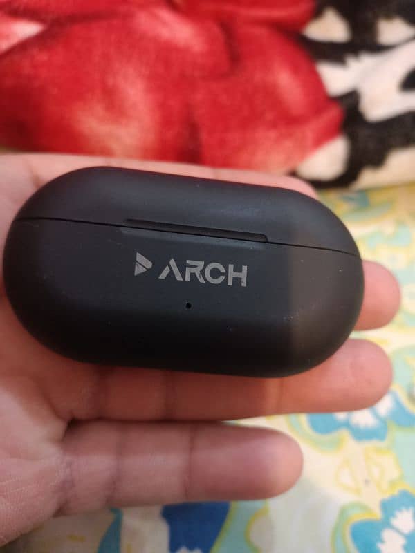 Good condition Arch earbuds 0