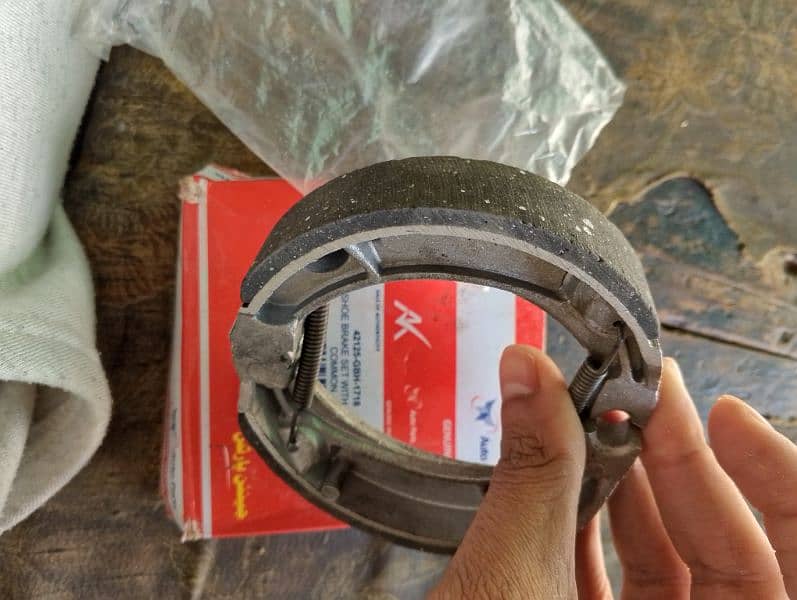 CD-70 BRAKE SHOE 3