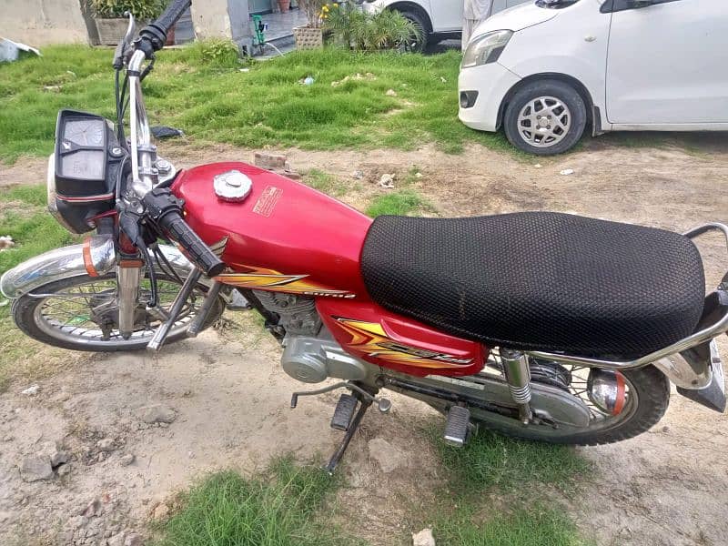 Honda 125 Red colour 2