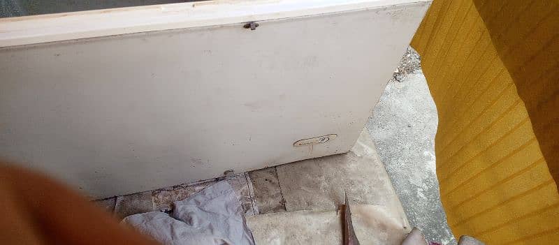 medium single door freezer in Good condition 6