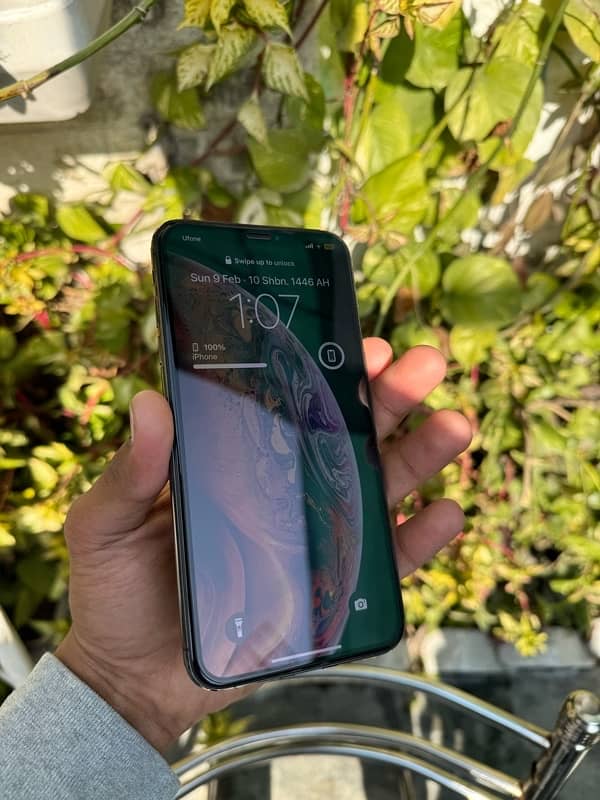 I phone xs max 256gb official Pta Approved 1