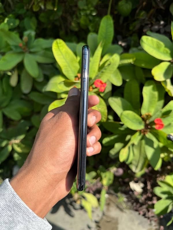 I phone xs max 256gb official Pta Approved 2