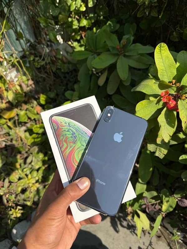 I phone xs max 256gb official Pta Approved 4