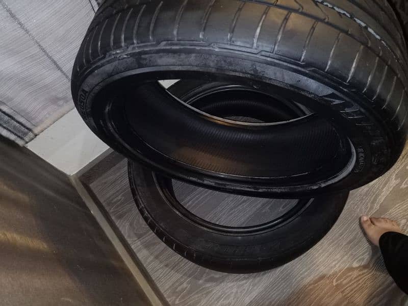 low profile Bridgestone 225/50/r18 new condition tyres for sale 9