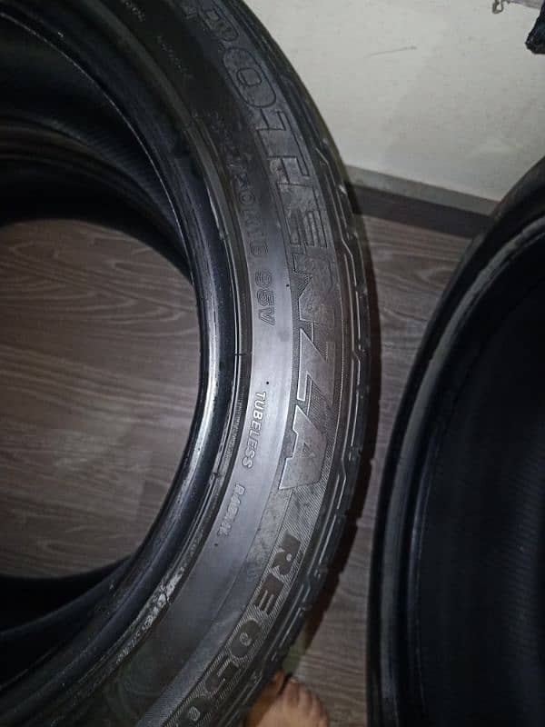 low profile Bridgestone 225/50/r18 new condition tyres for sale 15