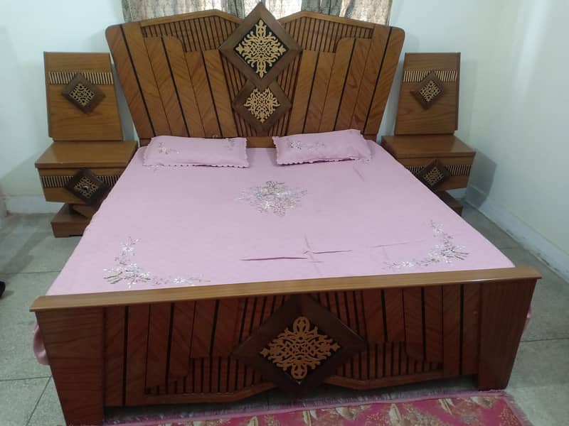 Excellent Wooden Beautiful King Double Bed with Side Tables, Dressing 3