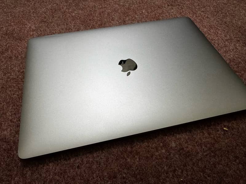 Macbook Pro 2017 15 inch 1TB 0