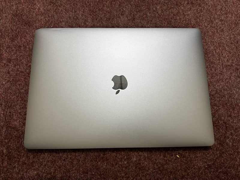 Macbook Pro 2017 15 inch 1TB 8