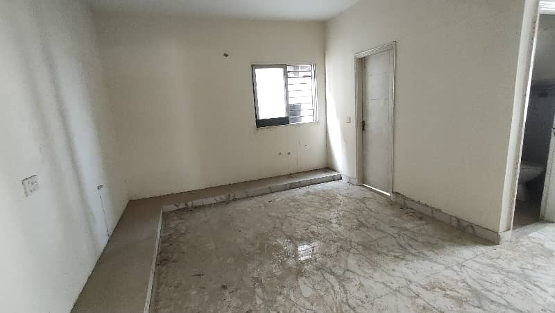 Flat Of 1700 Square Feet Available In Grey Noor Tower &Amp; Shopping Mall 12