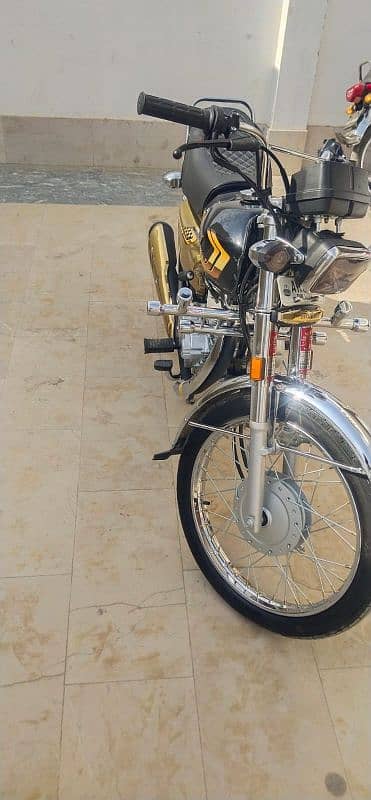 Honda 125 CG urgent for sale brand new 1500 km drive 1