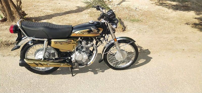 Honda 125 CG urgent for sale brand new 1500 km drive 8