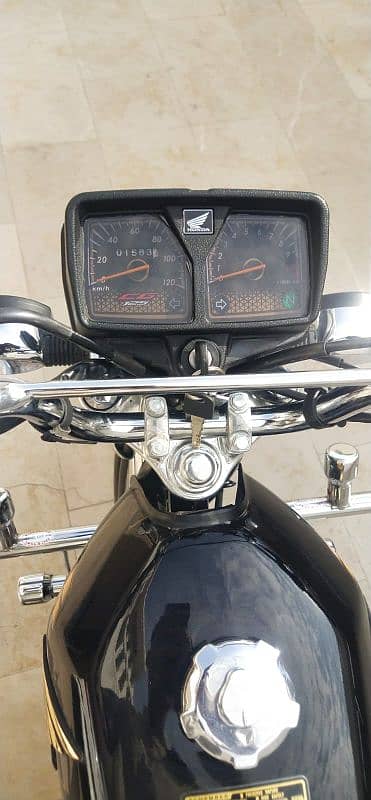 Honda 125 CG urgent for sale brand new 1500 km drive 19