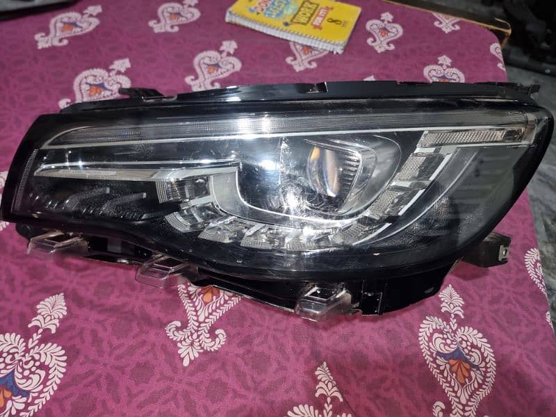 MG. HS. . Head light left side 0