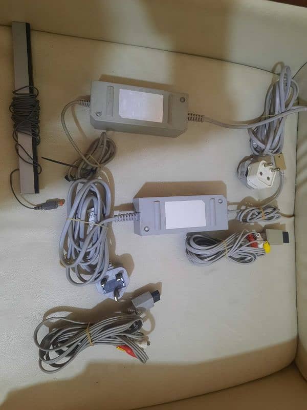 Nintendo Wii 2 consoles 4