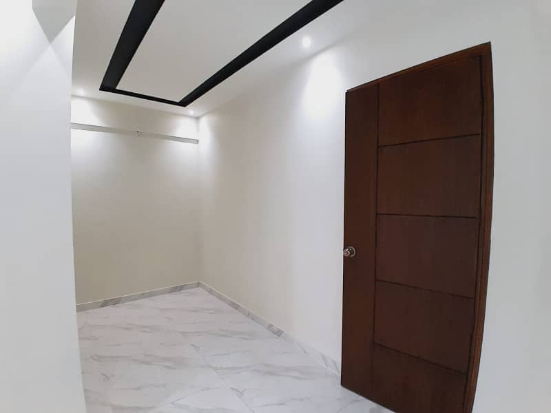 BRAND NEW OFFICE FOR RENT IN GULSHAN-E-IQBAL 13D2 NEAR ABRAR MASJID, 6