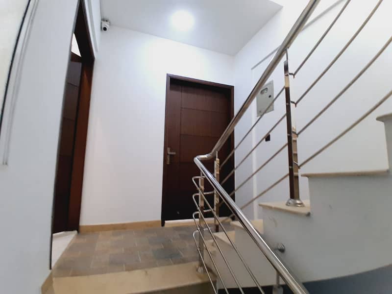 BRAND NEW OFFICE FOR RENT IN GULSHAN-E-IQBAL 13D2 NEAR ABRAR MASJID, 7